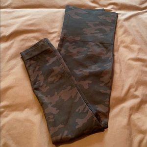 Black Camo Cropped Seamless Leggings